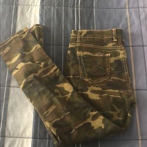 Camouflage skinny jeans